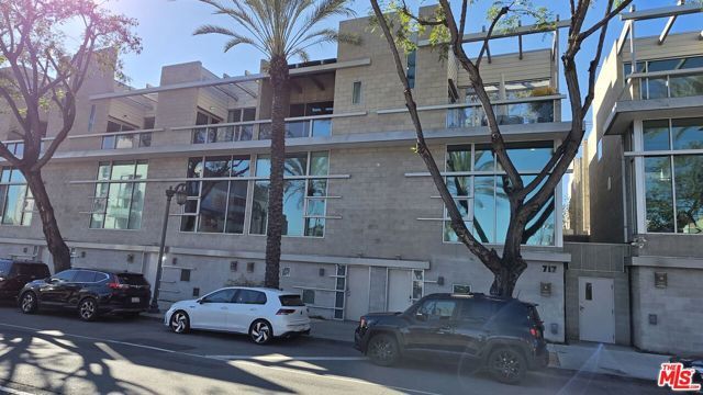717 N Highland Avenue 9, Los Angeles, CA 90038