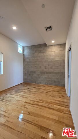 717 N Highland Avenue 9, Los Angeles, CA 90038