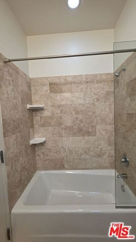 717 N Highland Avenue 9, Los Angeles, CA 90038