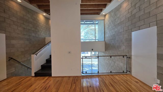 717 N Highland Avenue 9, Los Angeles, CA 90038