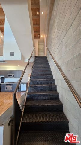 717 N Highland Avenue 9, Los Angeles, CA 90038