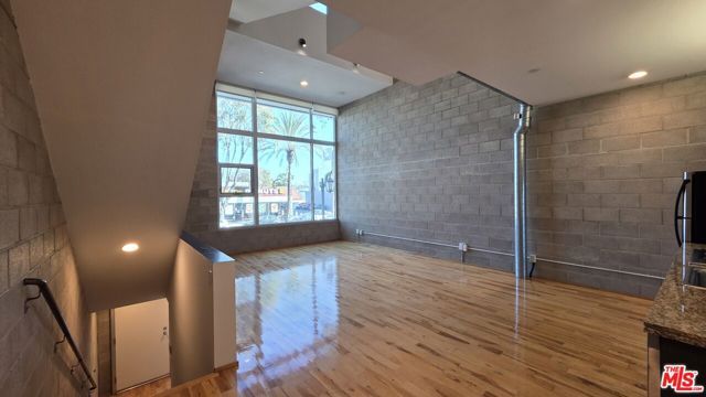 717 N Highland Avenue 9, Los Angeles, CA 90038