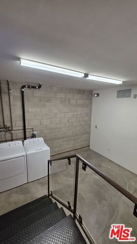 717 N Highland Avenue 9, Los Angeles, CA 90038