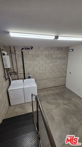 717 N Highland Avenue 9, Los Angeles, CA 90038