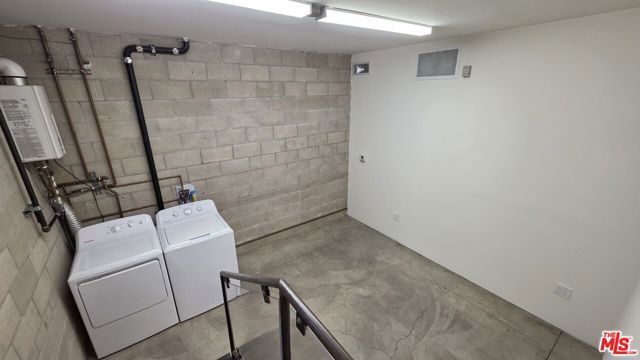 717 N Highland Avenue 9, Los Angeles, CA 90038