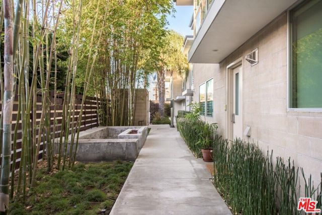 717 N Highland Avenue 9, Los Angeles, CA 90038