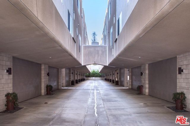 717 N Highland Avenue 9, Los Angeles, CA 90038