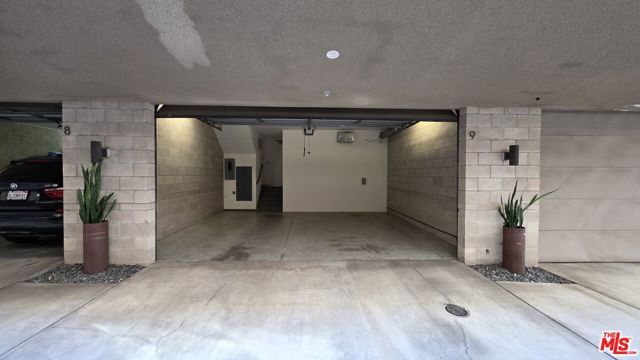 717 N Highland Avenue 9, Los Angeles, CA 90038