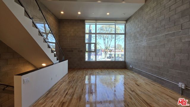 717 N Highland Avenue 9, Los Angeles, CA 90038