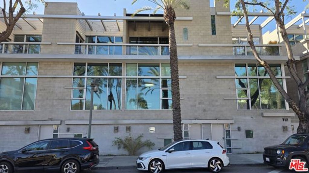 717 N Highland Avenue 9, Los Angeles, CA 90038