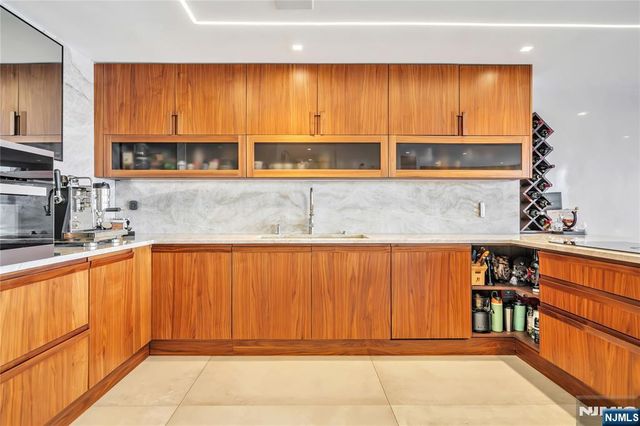 7000 Boulevard East 32C, Guttenberg, NJ 07093