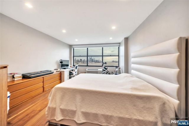 7000 Boulevard East 32C, Guttenberg, NJ 07093