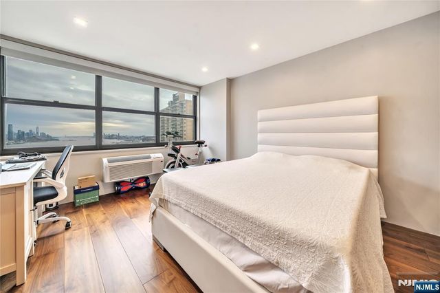 7000 Boulevard East 32C, Guttenberg, NJ 07093