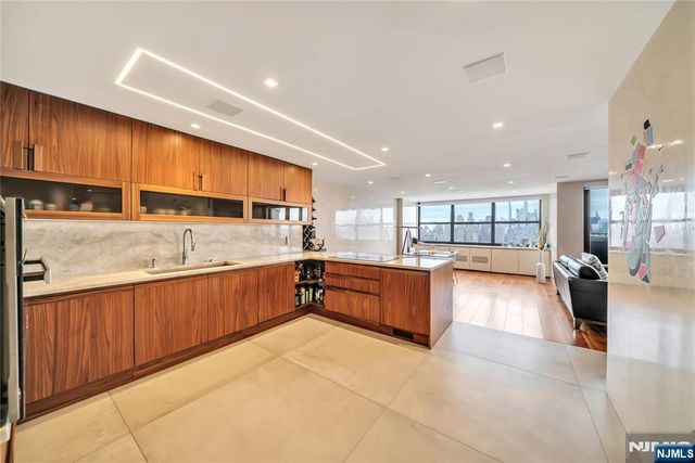 7000 Boulevard East 32C, Guttenberg, NJ 07093