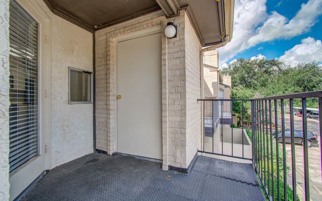 2021 Spenwick Drive 322, Houston, TX 77055