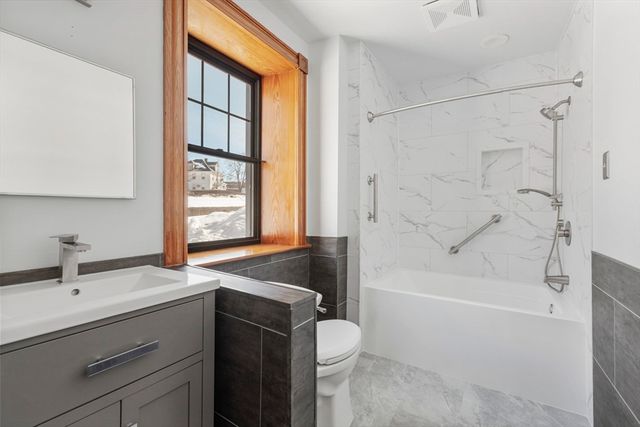 2294 Providence Rd, Northbridge, MA 01534