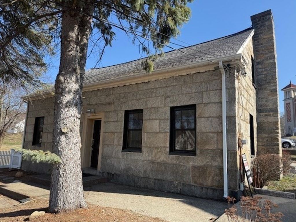 2294 Providence Rd, Northbridge, MA 01534