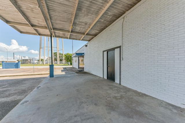 130 S 4th Street 1, La Porte, TX 77571