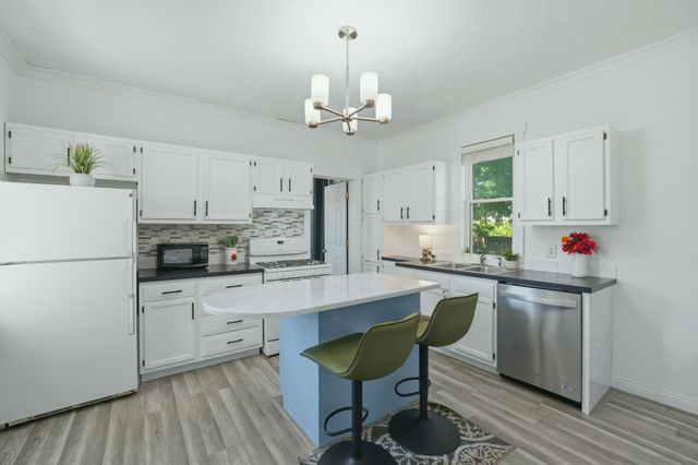 118 W 18th Street, Holland, MI 49423