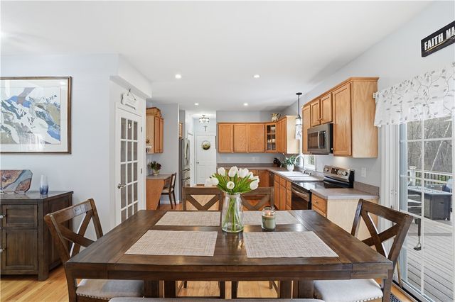 52 Hummingbird Lane, Cranston, RI 02921