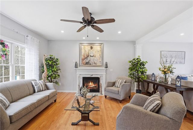 52 Hummingbird Lane, Cranston, RI 02921