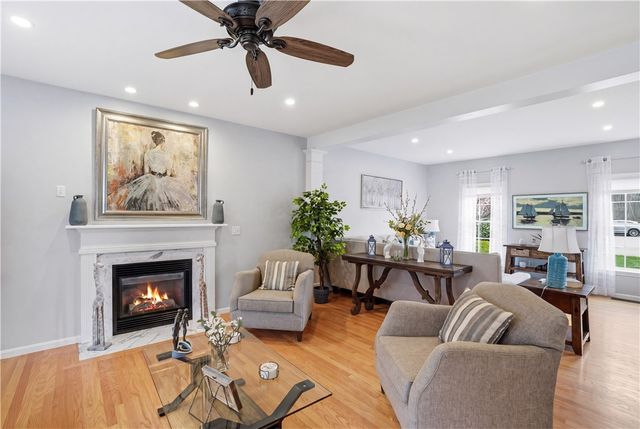 52 Hummingbird Lane, Cranston, RI 02921