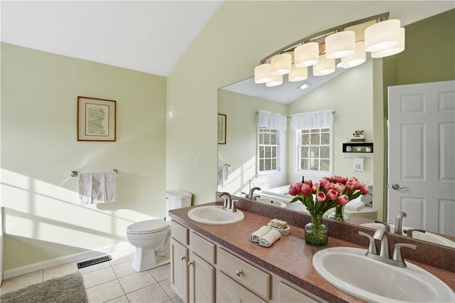 52 Hummingbird Lane, Cranston, RI 02921