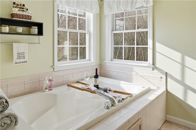 52 Hummingbird Lane, Cranston, RI 02921