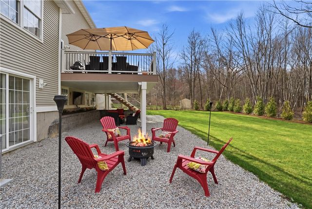 52 Hummingbird Lane, Cranston, RI 02921