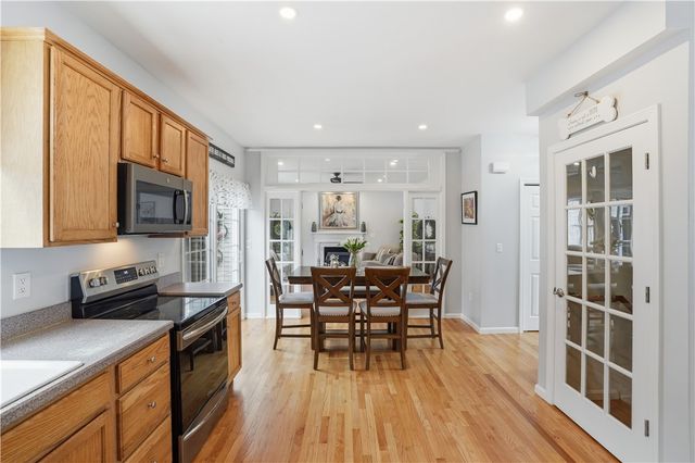 52 Hummingbird Lane, Cranston, RI 02921