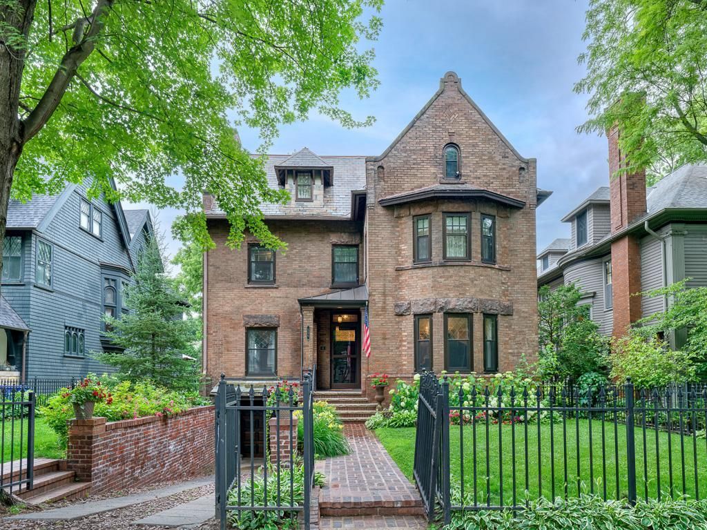 506 Grand Hill, Saint Paul, MN 55102