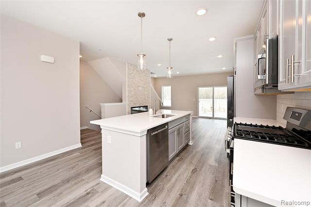 4861 Parkside Lane, Troy, MI 48085