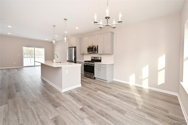 4861 Parkside Lane, Troy, MI 48085