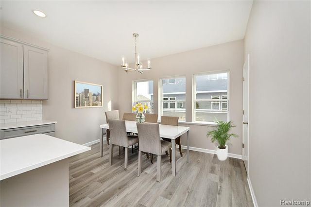 4861 Parkside Lane, Troy, MI 48085