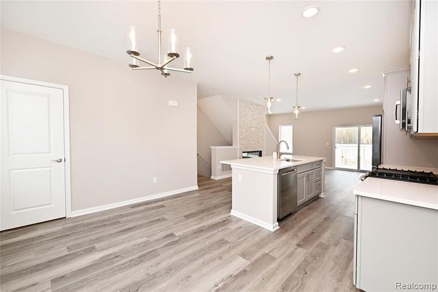 4861 Parkside Lane, Troy, MI 48085