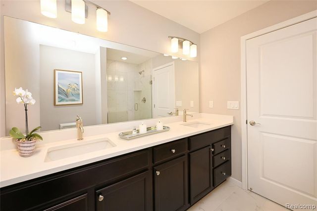 4861 Parkside Lane, Troy, MI 48085