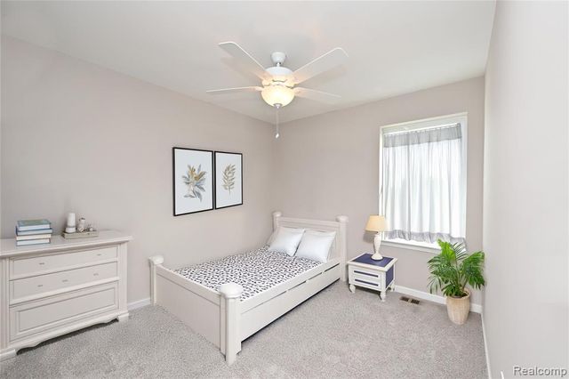 4861 Parkside Lane, Troy, MI 48085