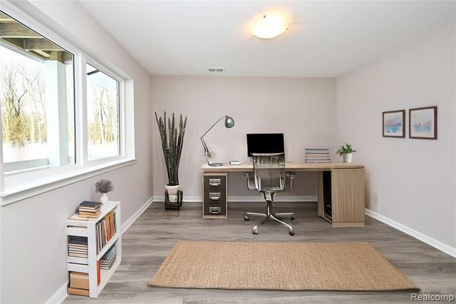 4861 Parkside Lane, Troy, MI 48085