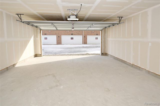 4861 Parkside Lane, Troy, MI 48085