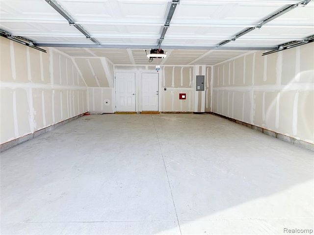 4861 Parkside Lane, Troy, MI 48085