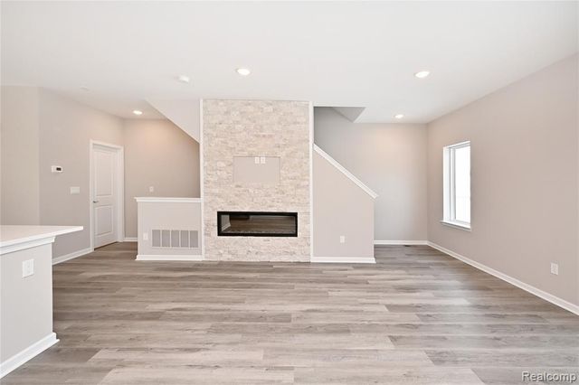 4861 Parkside Lane, Troy, MI 48085