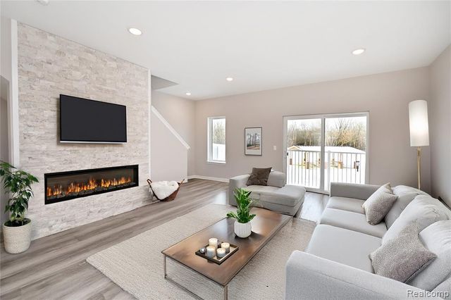 4861 Parkside Lane, Troy, MI 48085