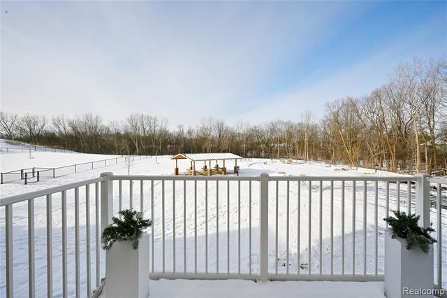 4861 Parkside Lane, Troy, MI 48085