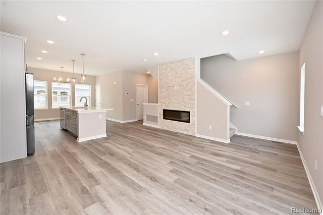 4861 Parkside Lane, Troy, MI 48085