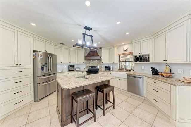 850 PALM VIEW WAY, Sarasota, FL 34240