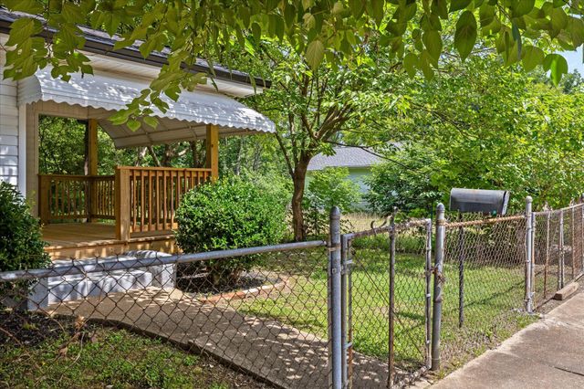 1009 N Hawthorne Street, Chattanooga, TN 37406