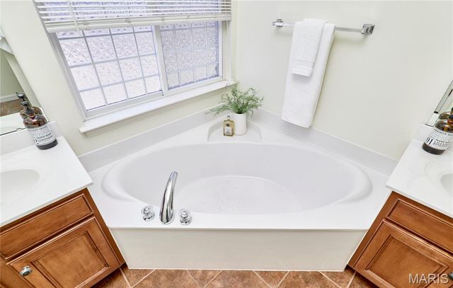 608 Geiser Brook Court, Lake St Louis, MO 63367