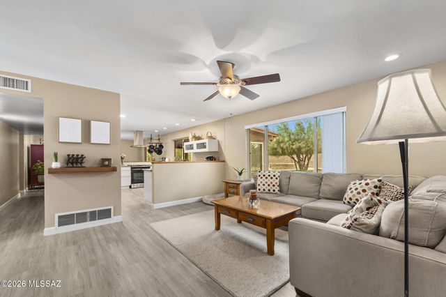 10685 E Oakwood Drive, Tucson, AZ 85749