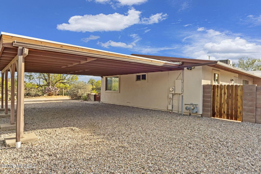 10685 E Oakwood Drive, Tucson, AZ 85749