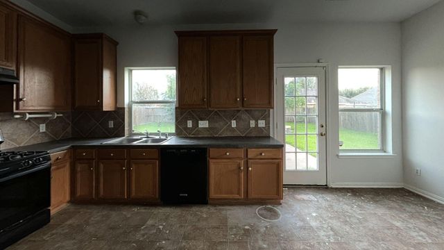 6806 Adella Court, Pearland, TX 77584